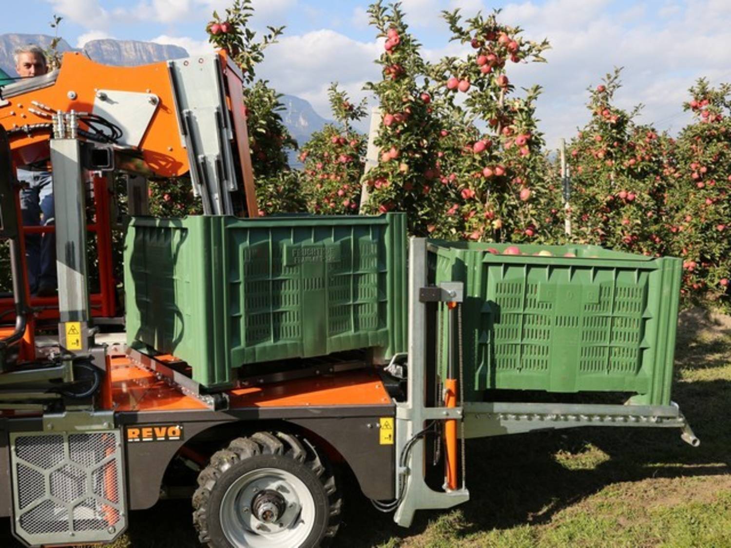Revo Piuma 4WD Fruit Harvester