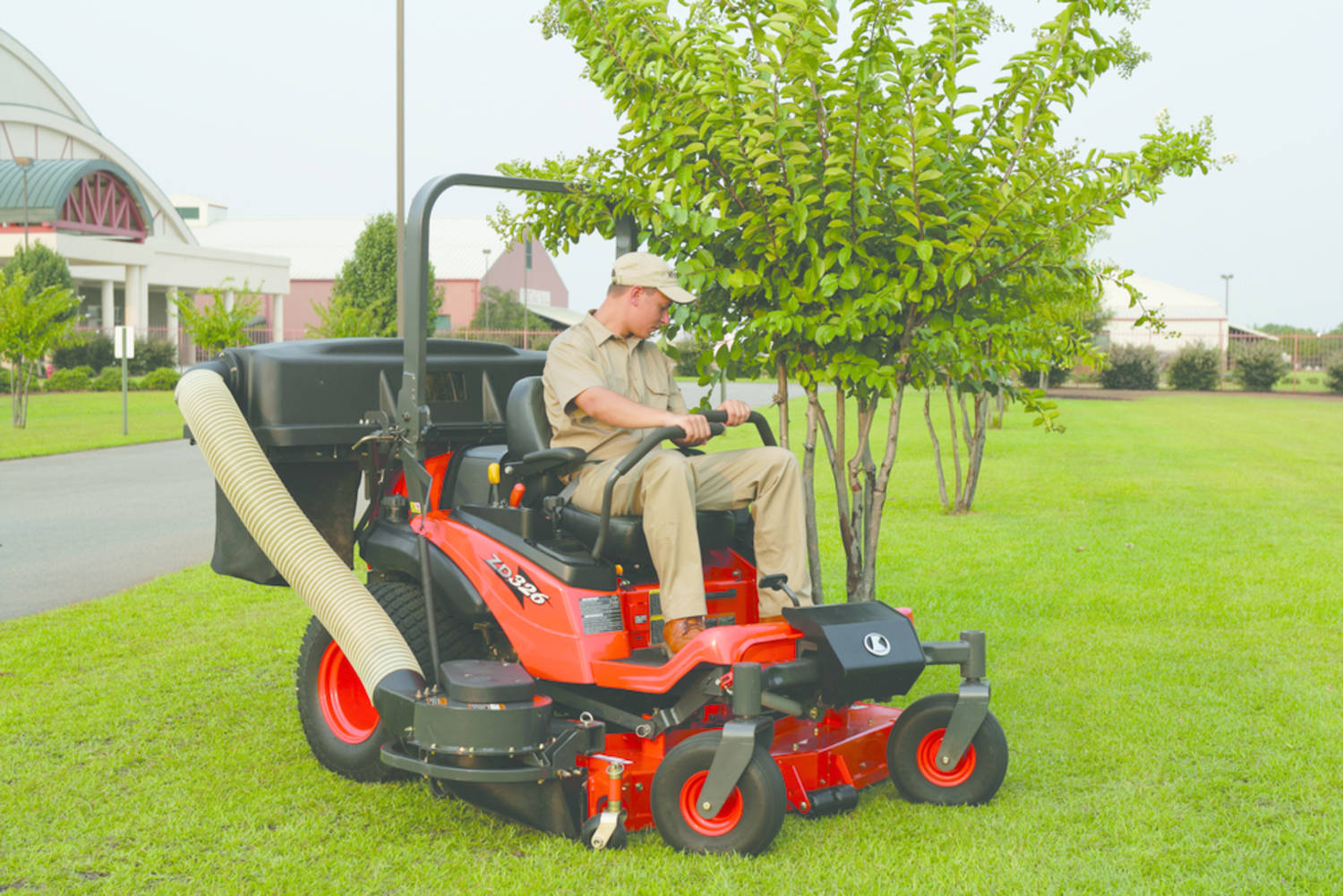 Kubota Z-Series Mower: 21-31 HP - Blueline Manufacturing Co.